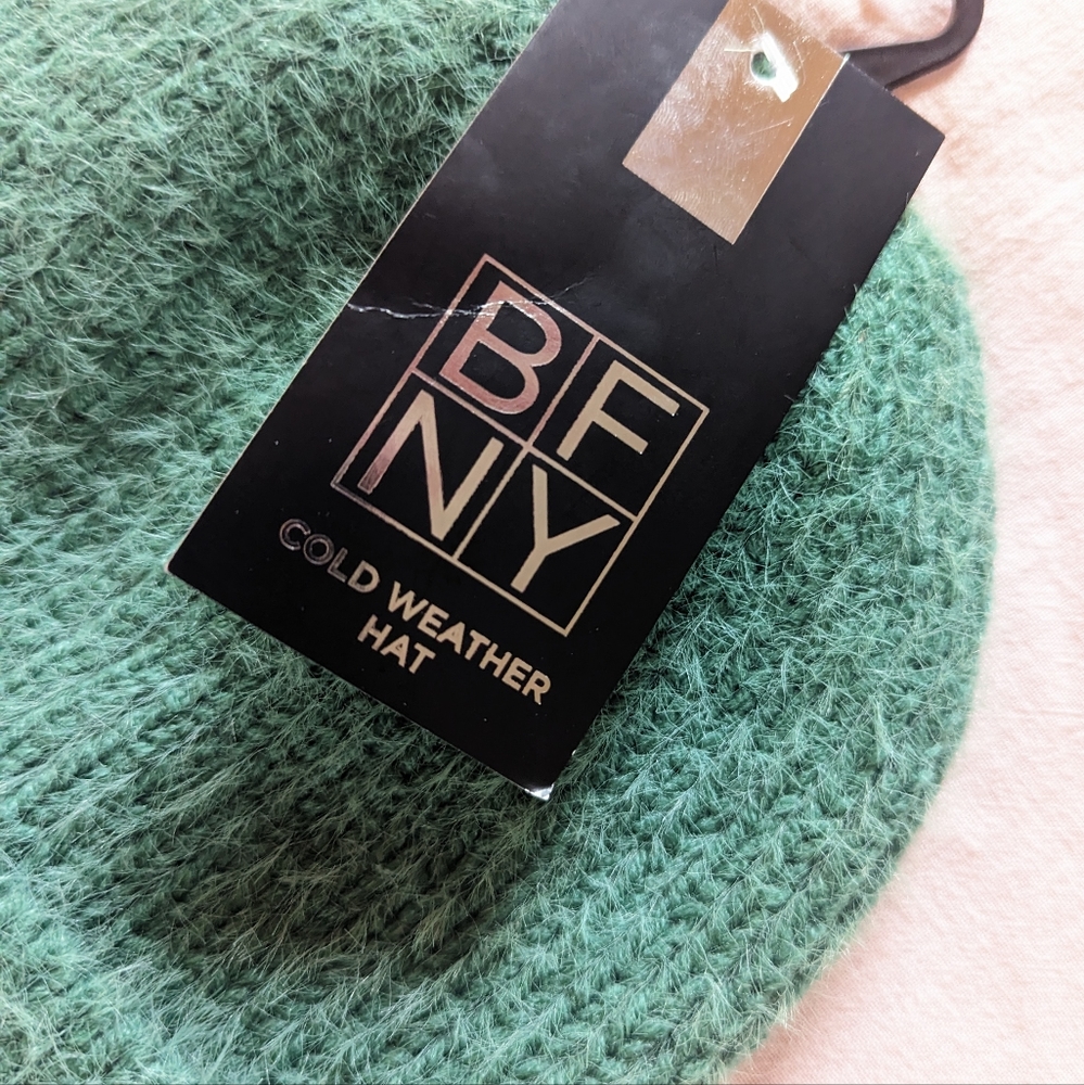 New Women's Fuzzy Beanie BF NY Hat Green Knit Pull On Sweater Solid NWT Cap - Picture 3 of 3